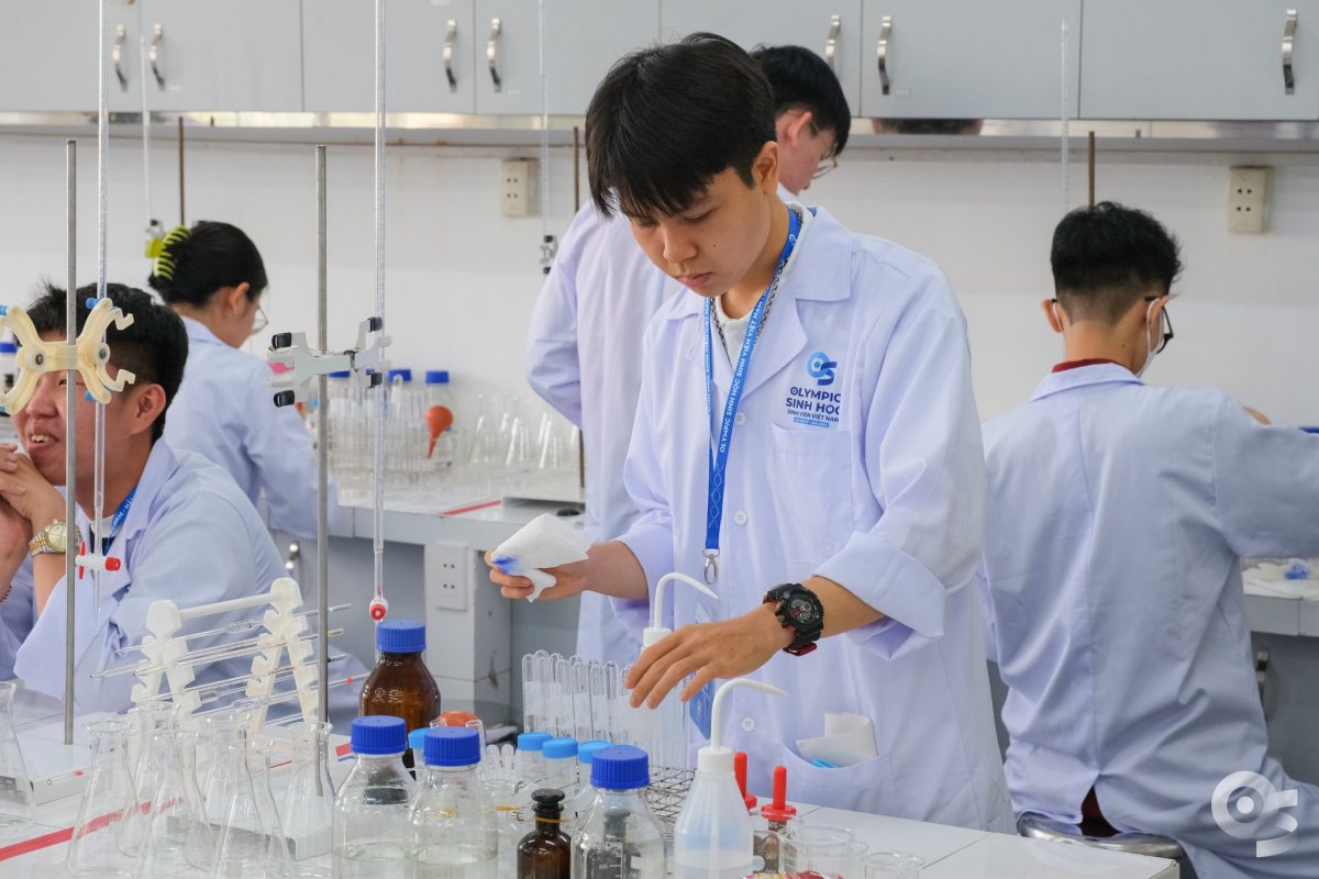 Tìm hiểu ngành Công nghệ Sinh học: Cơ hội, thách thức và định hướng tương lai
