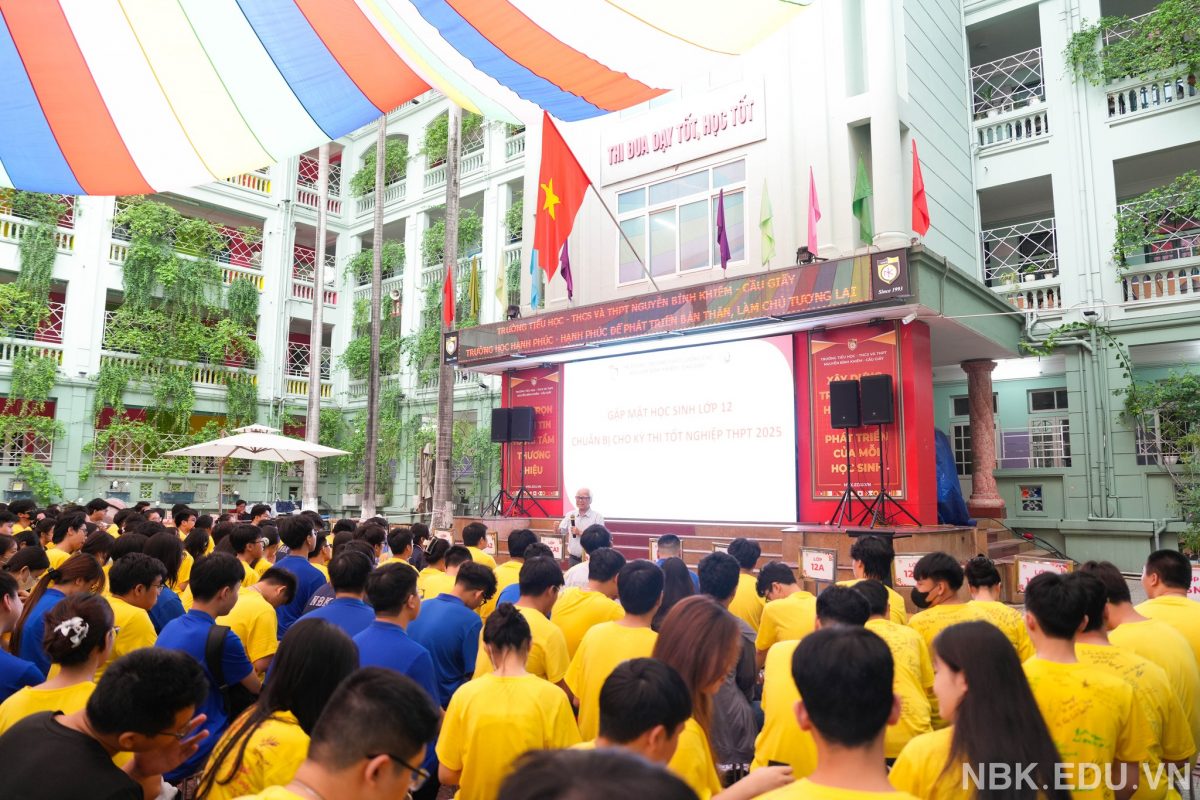 Trong thời gian chờ NV1 hạ điểm, phụ huynh nên nộp hồ sơ tạm thời vào trường tư để giữ chỗ