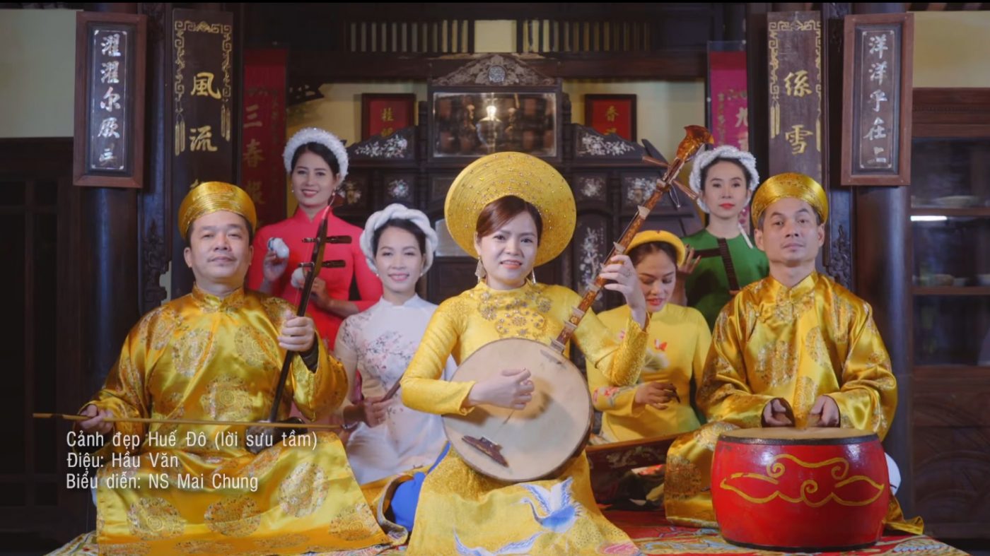 Ca Huế trên sông Hương