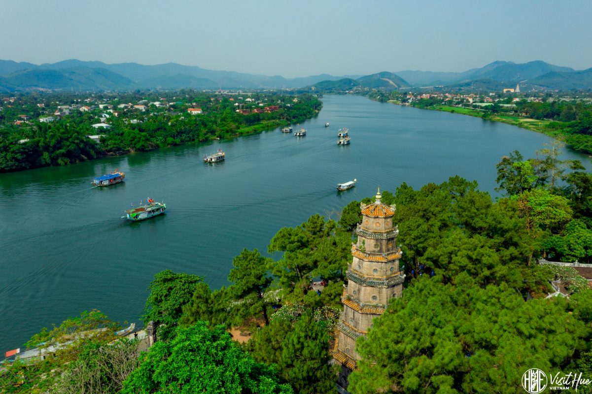 Sông Hương thơ mộng, hữu tình