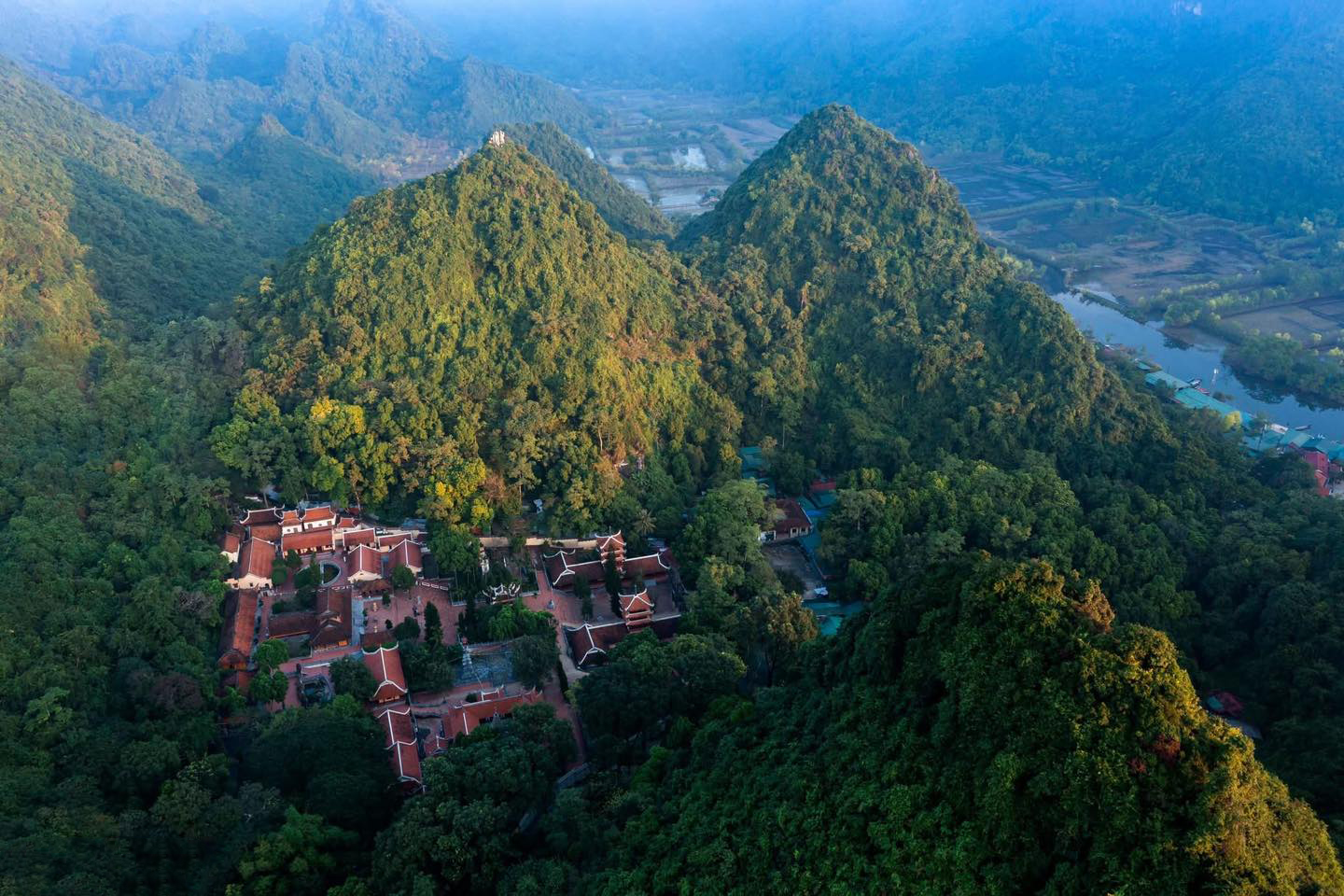 Danh lam thắng cảnh Chùa Hương (Động Hương Tích)