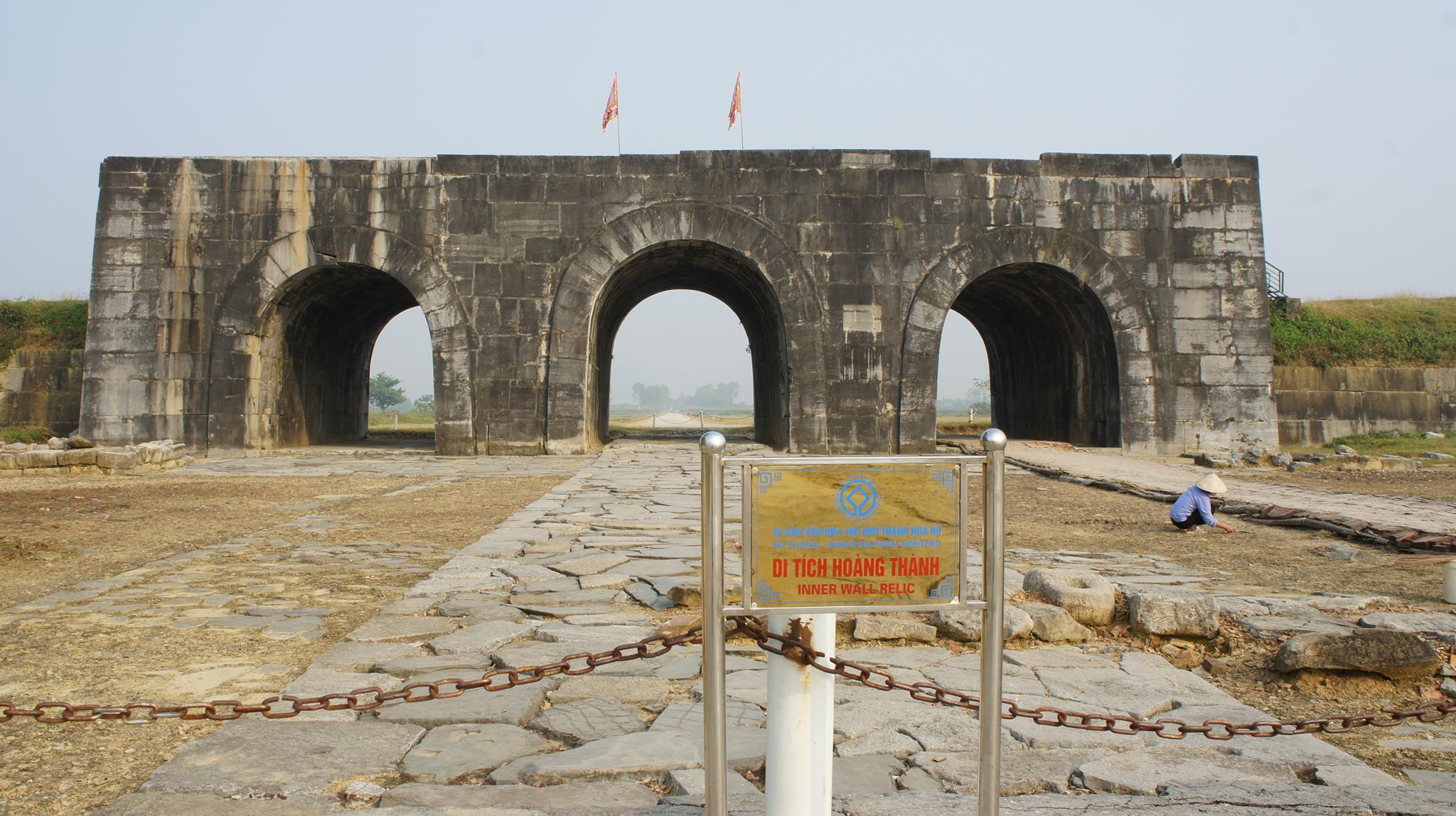 Di tích lịch sử Thành Nhà Hồ