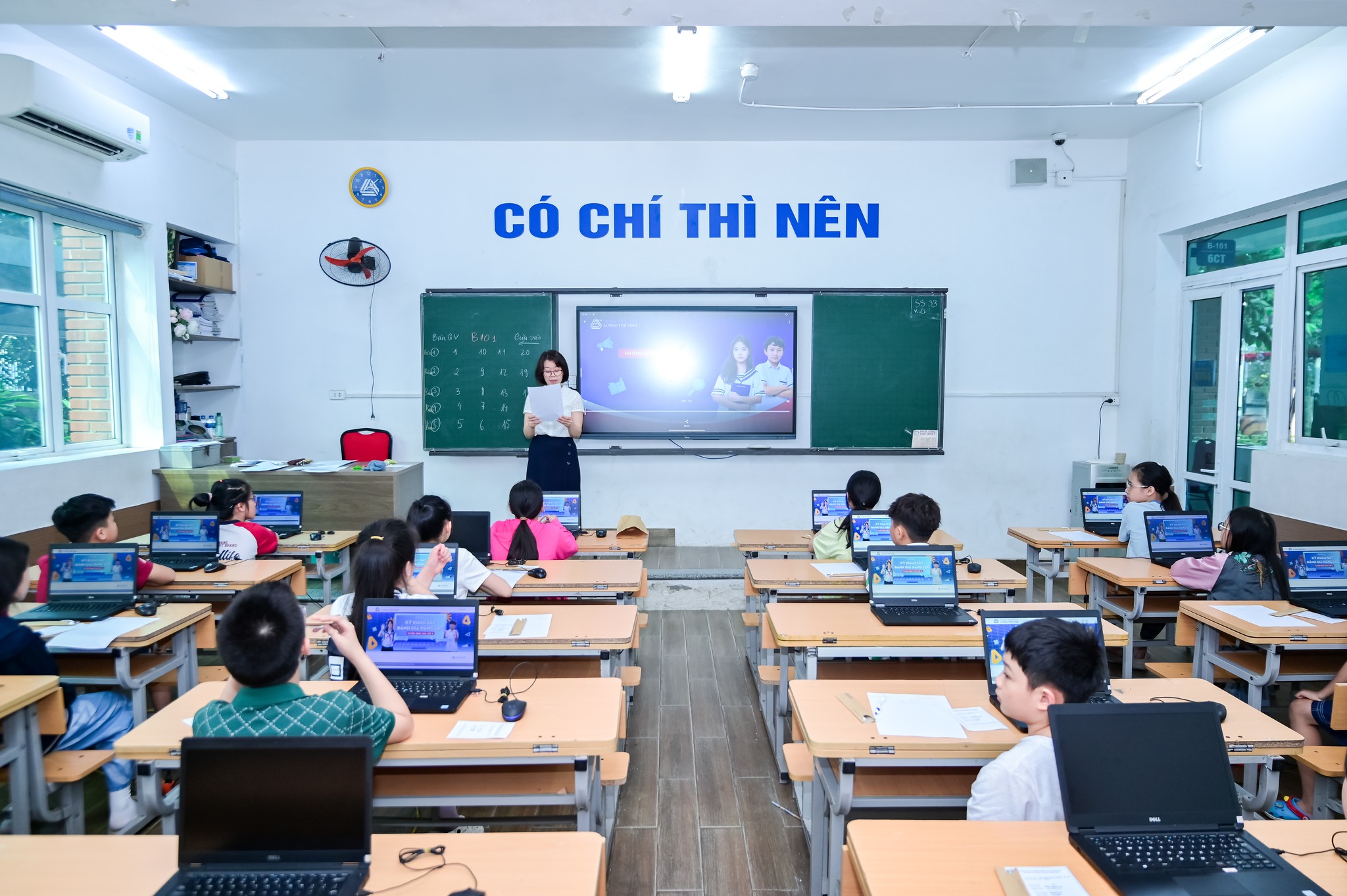 Ngay từ đầu cấp, học sinh đã được phân lớp thông qua kỳ khảo sát chất lượng (KSCL)