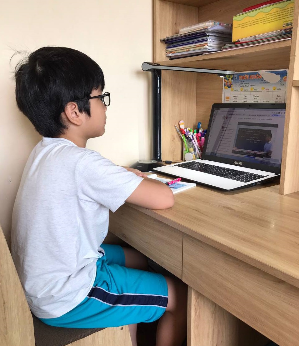MATHX là hệ thống học Toán online do thầy Trần Hữu Hiếu sáng lập và điều hành