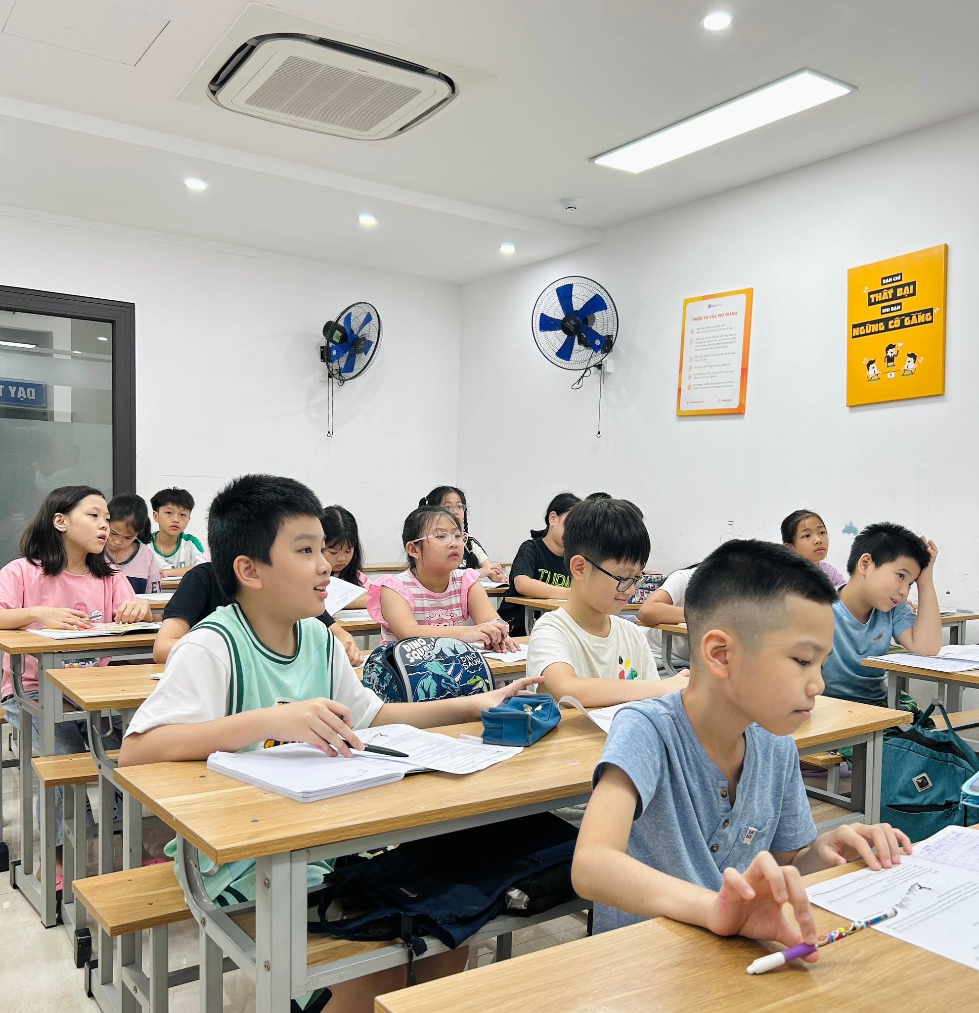 Sĩ số các lớp học tại MathExpress thường dao động trong khoảng 30 - 40 học sinh