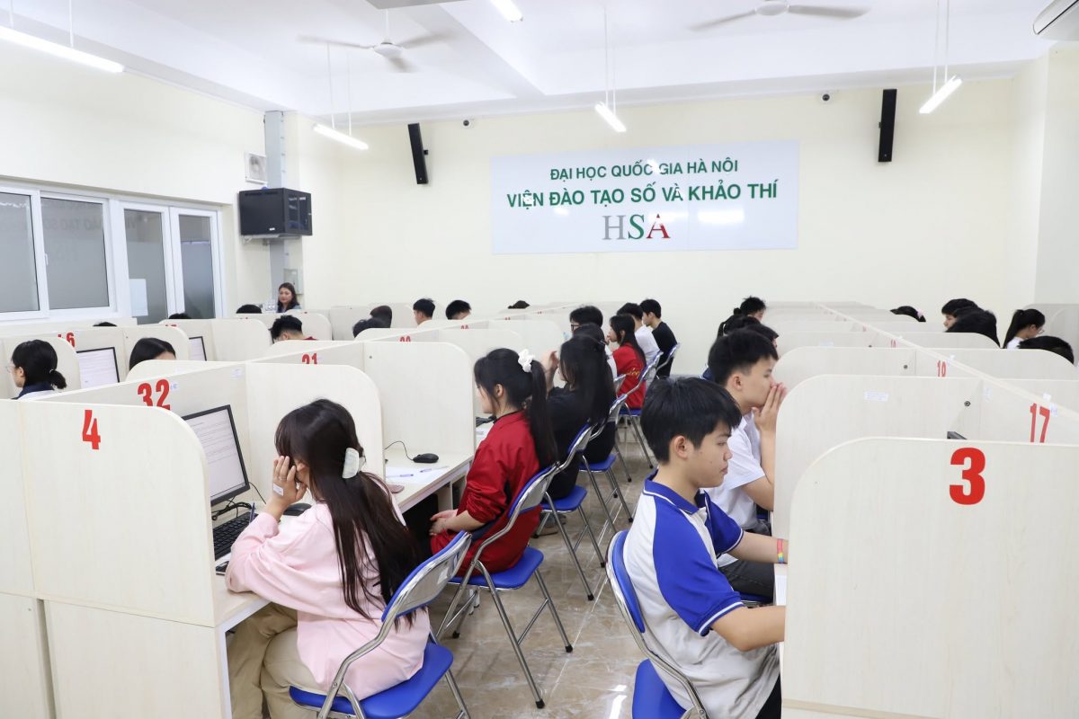 Toán học và xử lý số liệu là phần thi bắt buộc đầu tiên trong cấu trúc HSA 2026, gồm 50 câu hỏi tính điểm, thời gian làm bài 75 phút và điểm tối đa 50 điểm